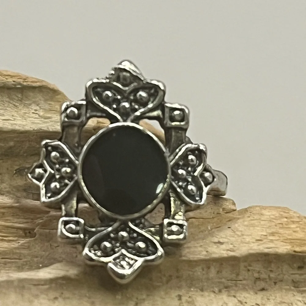 Elegant Silver Black Ring